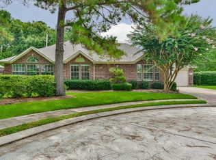 521 Pine Ridge Ct, Friendswood, TX 77546