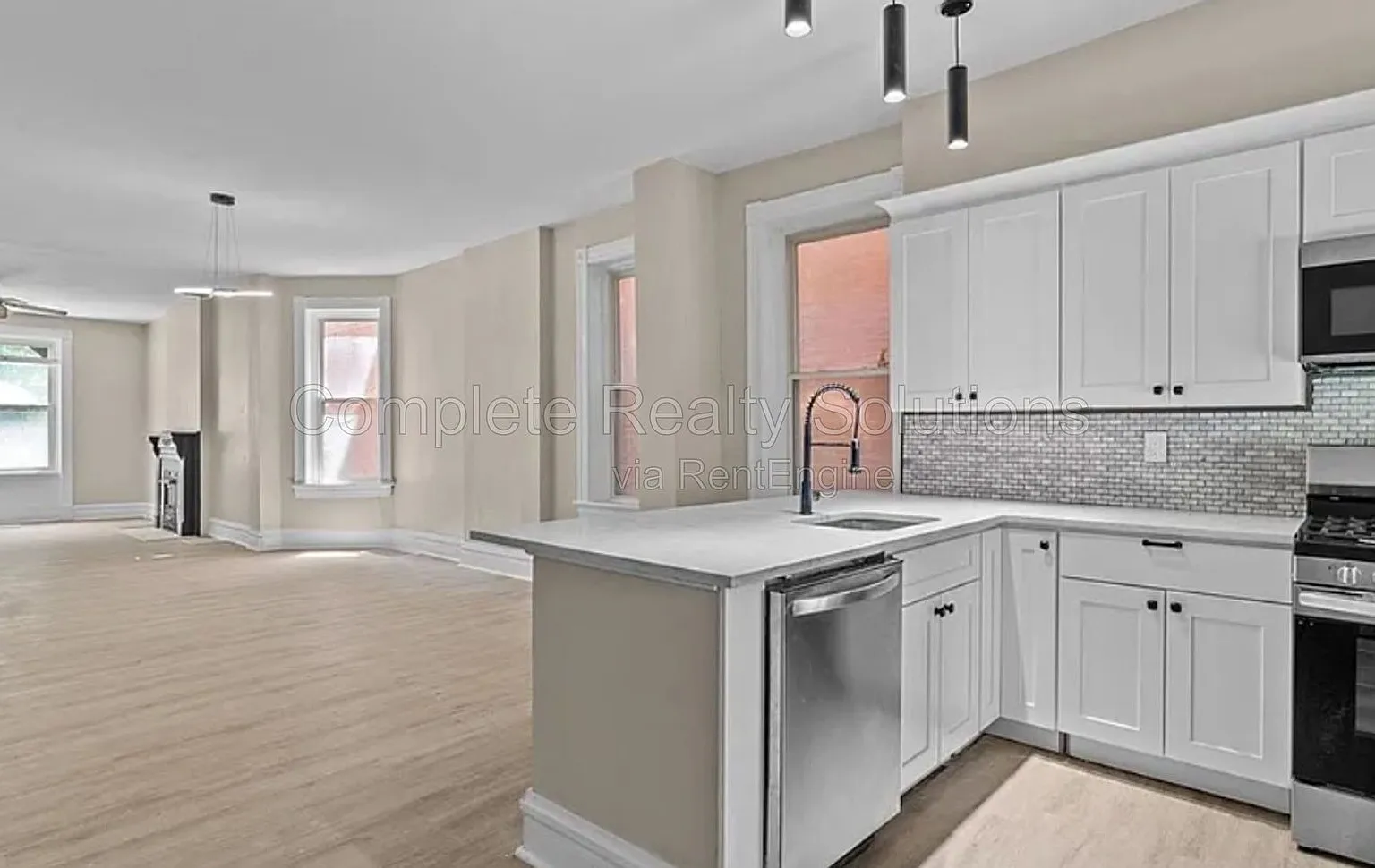 3 bed, 2.5 bath, 1944 sqft, $1,850 — Photo 1