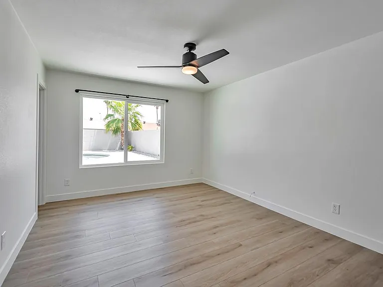 906 W Colgate Dr — Photo 11