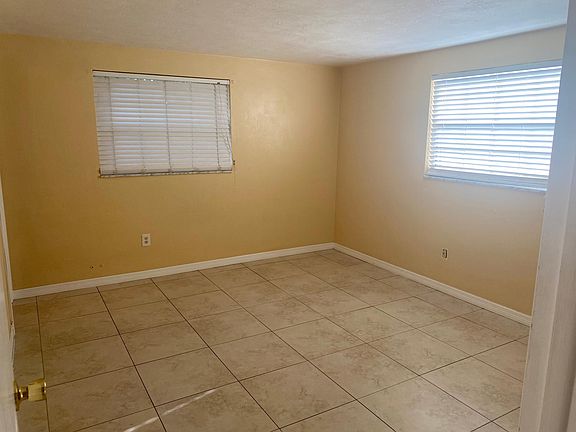 4th image of 3825 Sablewood Dr