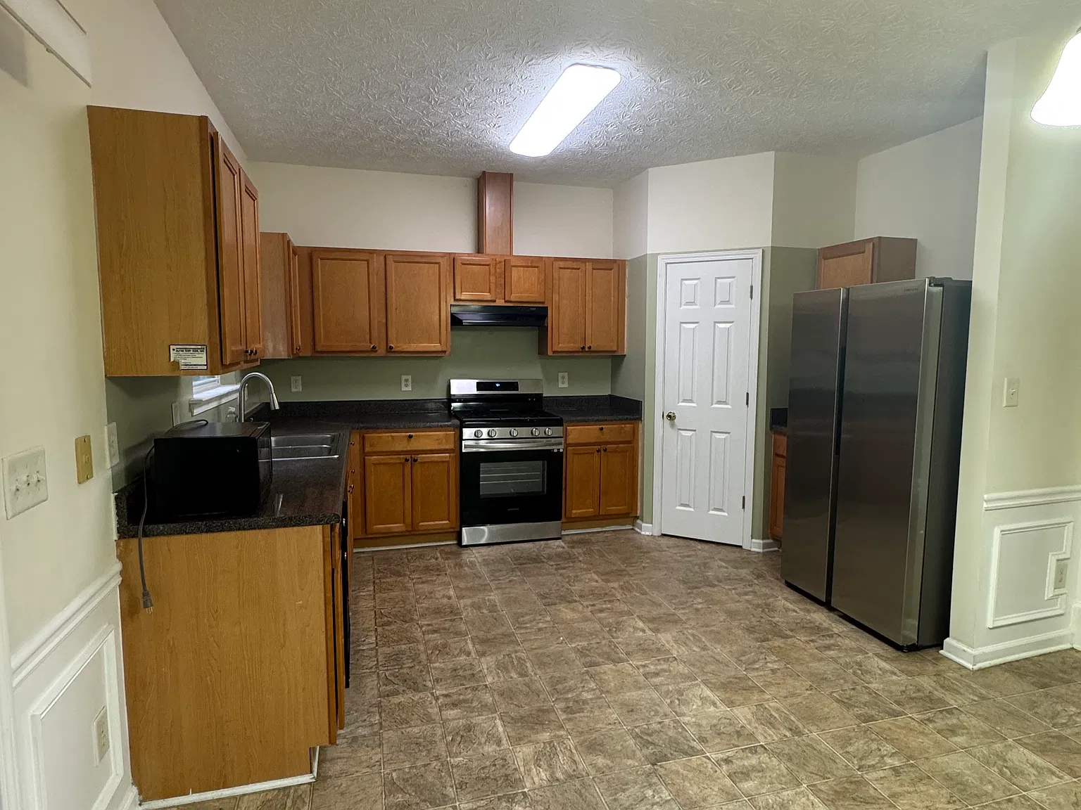2 bed, 1696 sqft, $1,980 — Photo 3