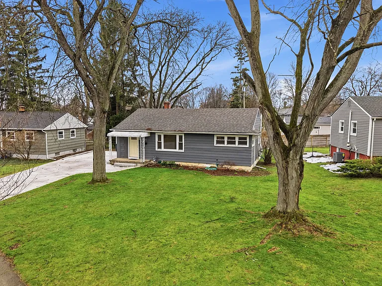 831 Loyola Dr — Photo 46