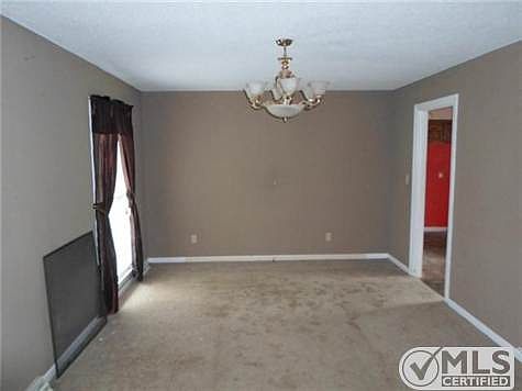 2nd image of 609 Hillcrest Dr
