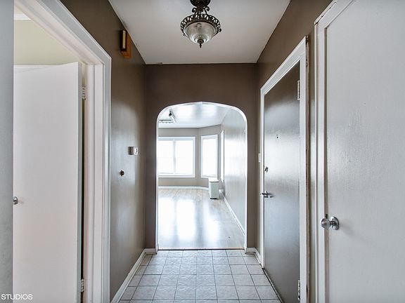 2nd image of 6430 N Claremont Ave APT 2