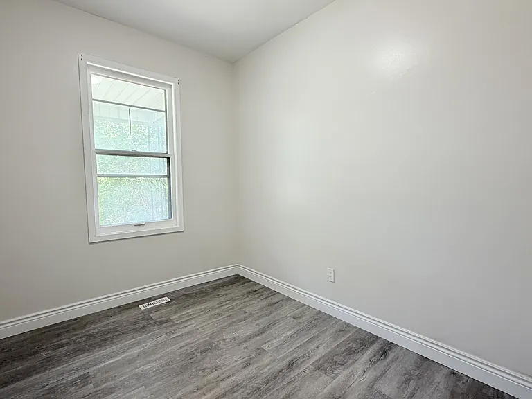 476 Aylmer Ave — Photo 16