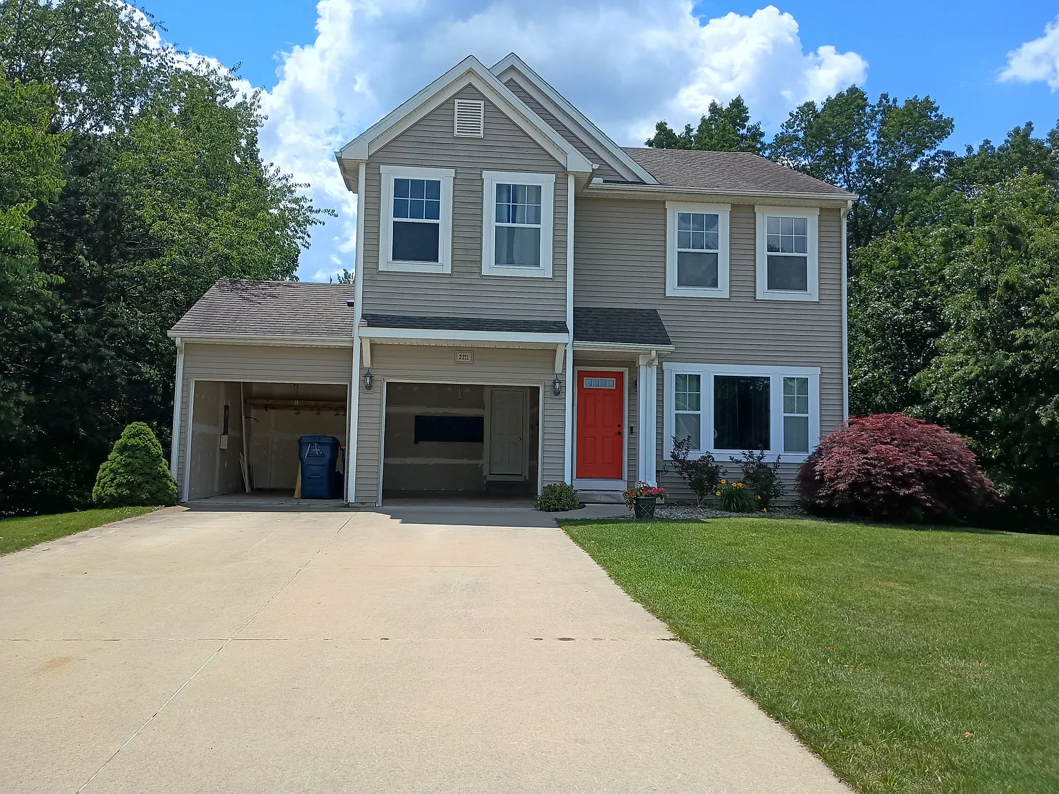3 bed, 2.5 bath, 2016 sqft, $2,350 — Photo 1
