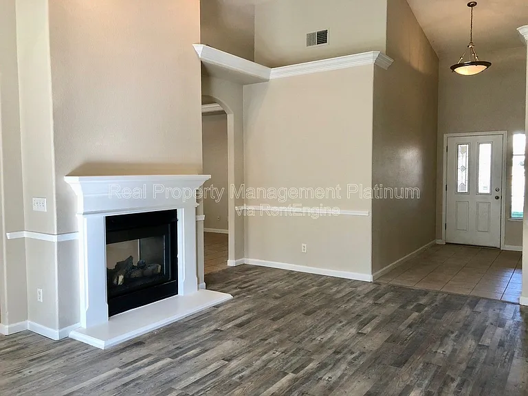 546 Everglade Ave — Photo 10