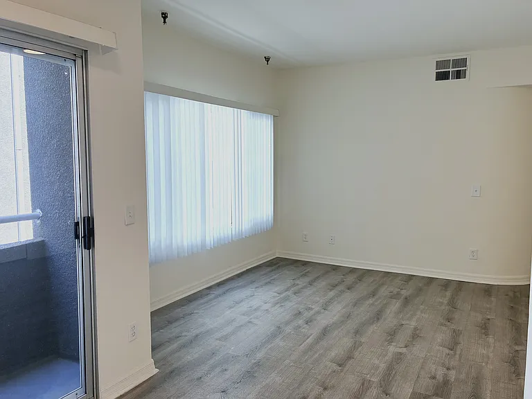 10205 Samoa Ave #104 — Photo 8