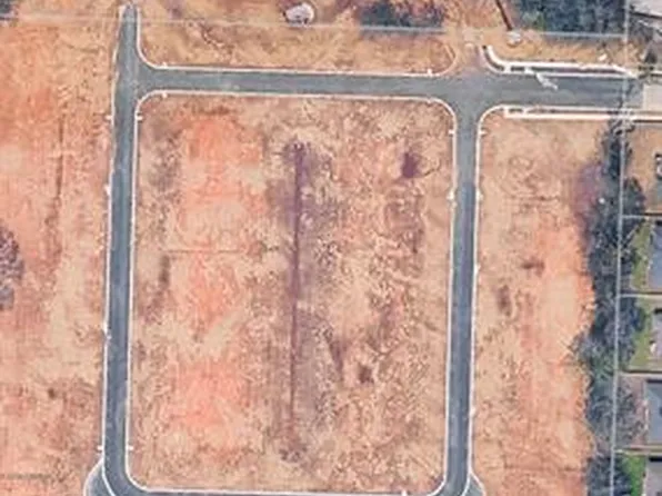 2100 N Dagan St #7, Siloam Springs, AR 72761