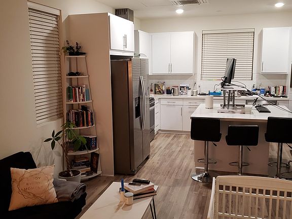 4th image of 340 1st Ave