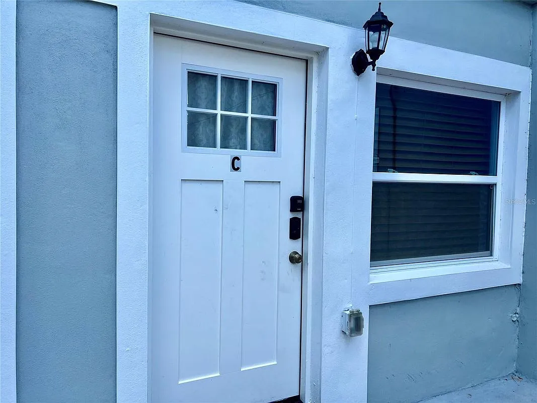 2 bed, 1.0 bath, 920 sqft, $2,000 — Photo 2
