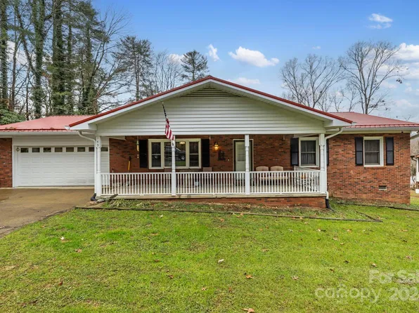 149 Evergreen Hill Dr, Etowah, NC 28729