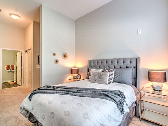 4th image of 395 S Highland St #3-328