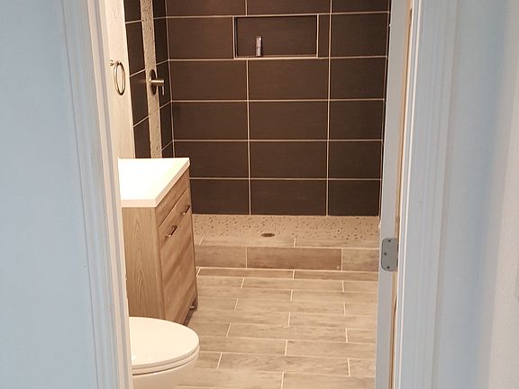 2nd image of 11625 Gladstone Ave #B