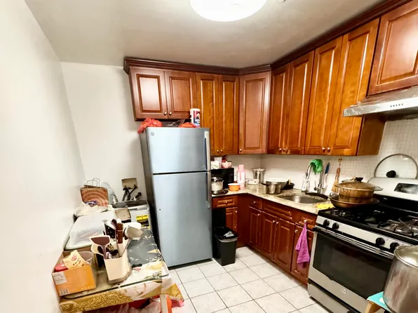 880 60th St, Brooklyn, NY 11220