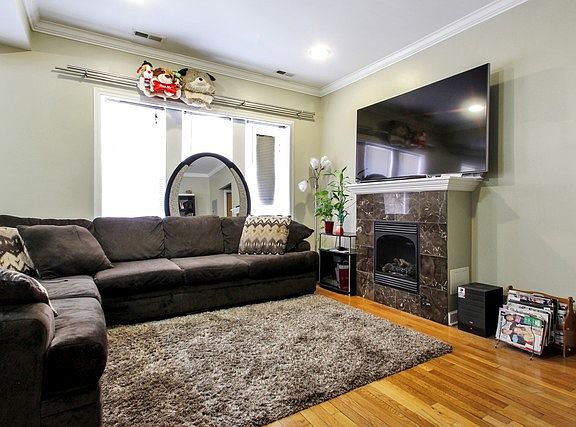 2nd image of 1346 W Estes Ave APT 1S