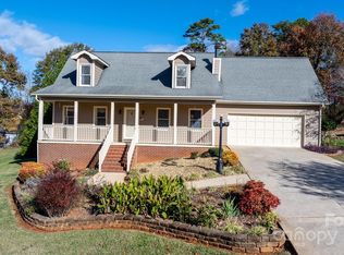 14 Hunters Creek Ln, Granite Falls, NC 28630