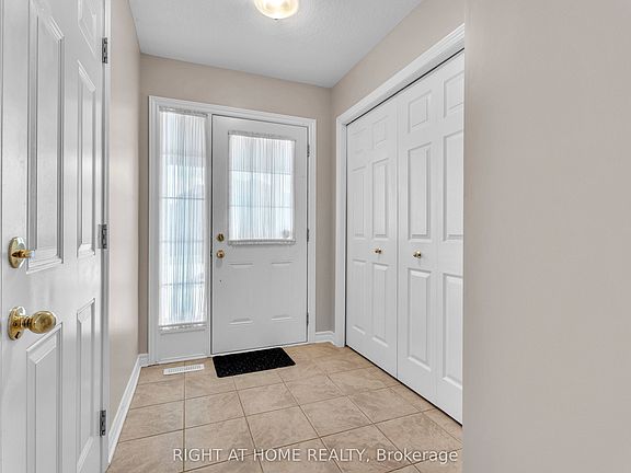 4th image of 546 Maplewood Ln