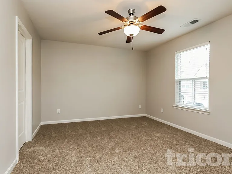 403 Riverwood Ct — Photo 9