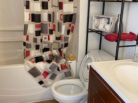 3rd image of 428 Schiller St #2