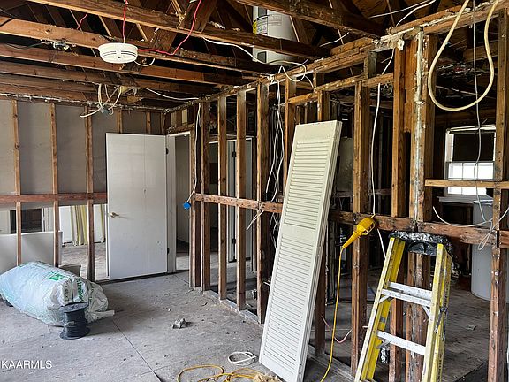 3rd image of 5315 Shamrock Dr