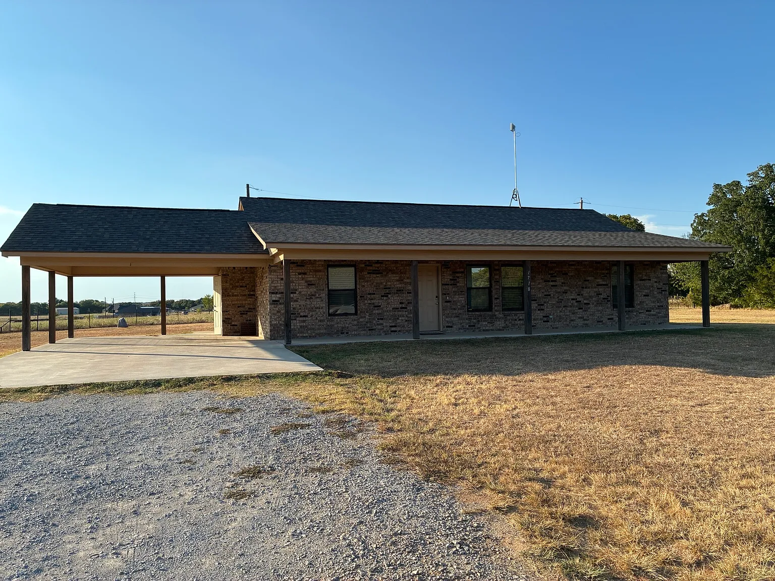 3 bed, 1398 sqft, $1,700 — Photo 1