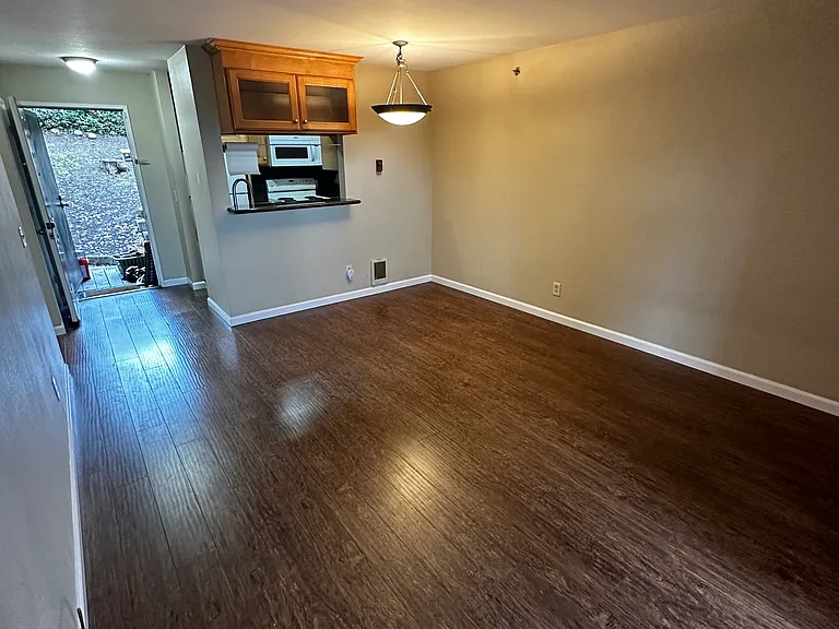 675 Newbury Ln #142 — Photo 3