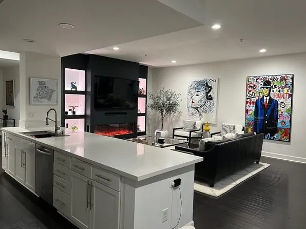 300 E 4th St Unit 402, Long Beach, CA 90802