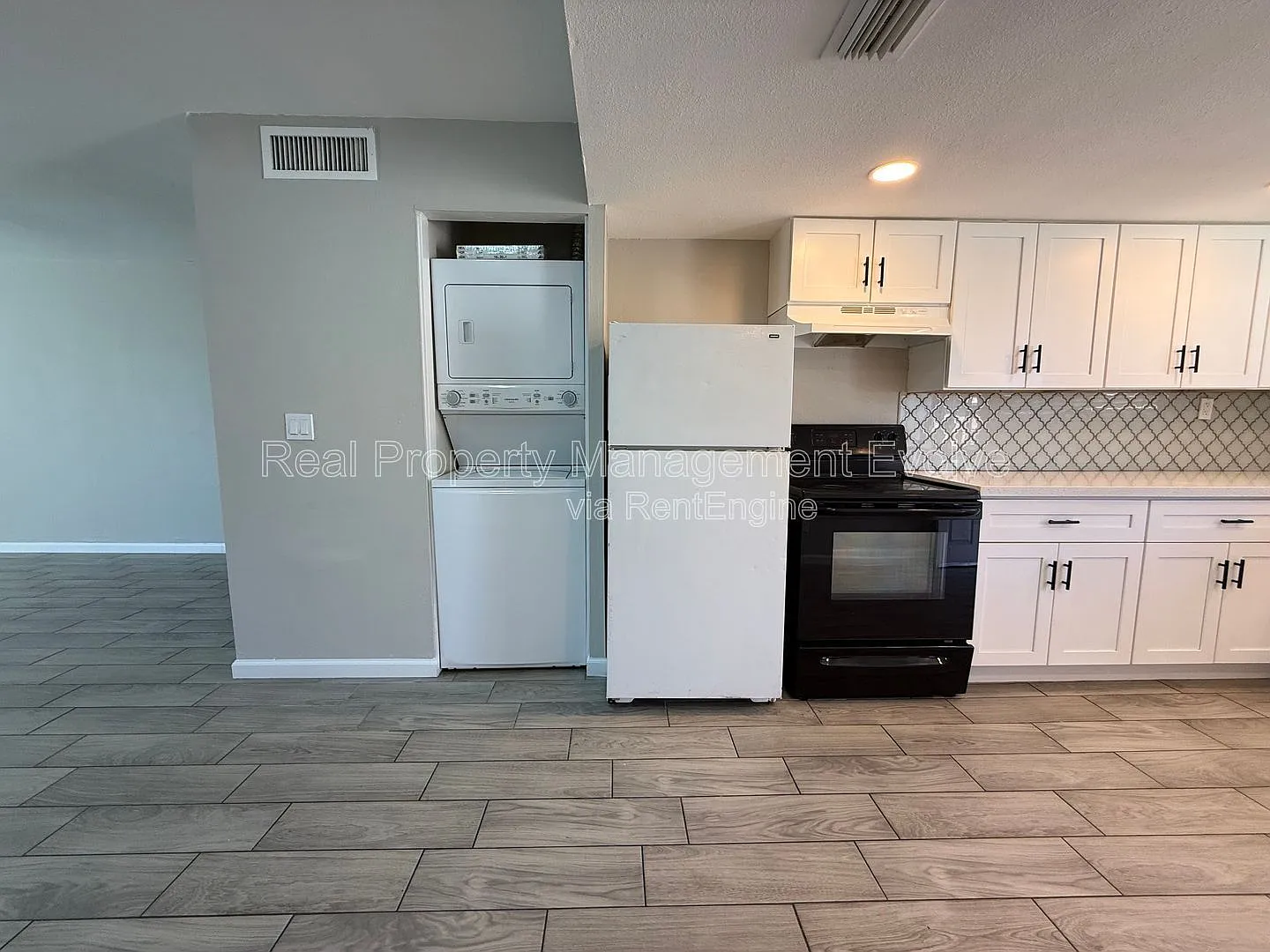 2 bed, 1.0 bath, 955 sqft, $895 — Photo 3