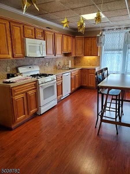 1st image of 180 Kingsland St #A