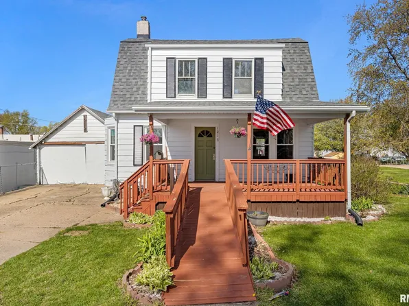 1213 S 9th St, Pekin, IL 61554