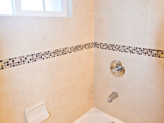 Relaxing Tub/Shower