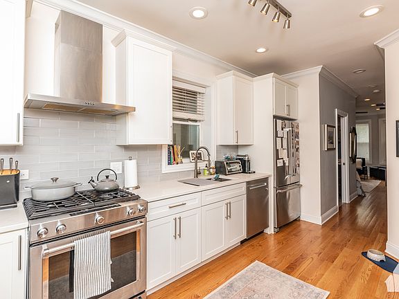 3rd image of 1444 W Diversey Pkwy #1