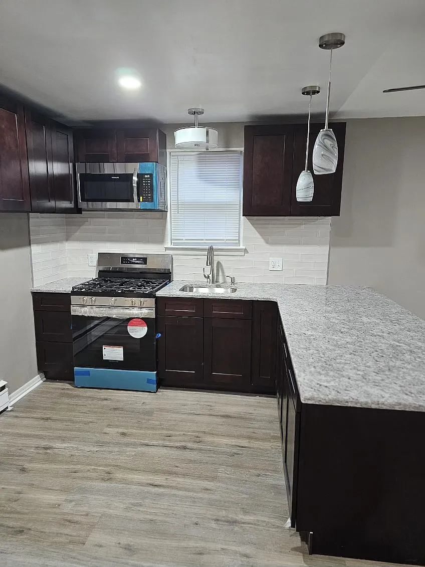1 bed, 900 sqft, $1,350 — Photo 3