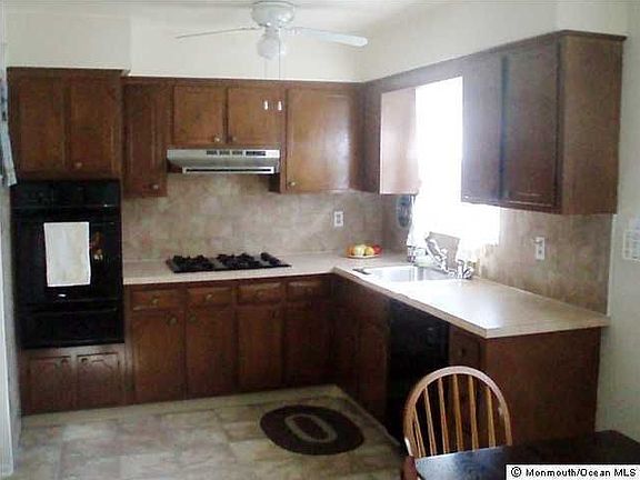 Newer Neat Eat In Kitchen!