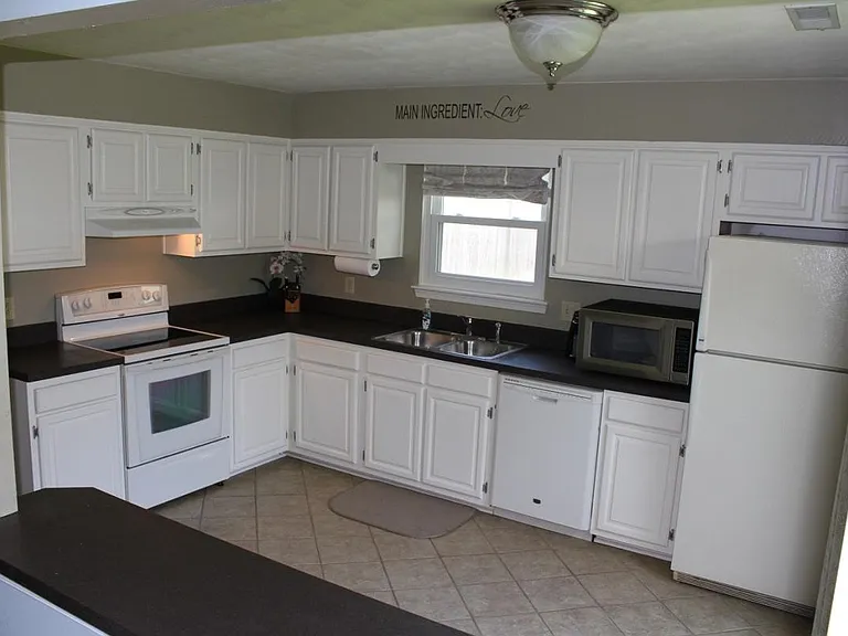 904 Bridgeford Ct — Photo 6