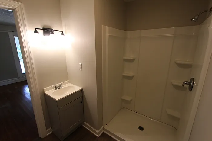 442 Hall St — Photo 8
