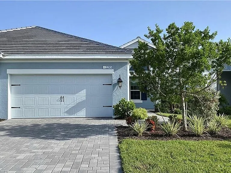 2295 Marquesa Cir — Photo 1
