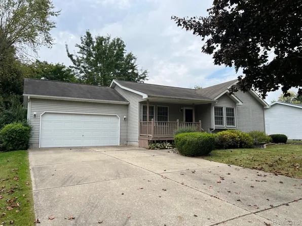 817 Lamoreaux Dr, Lapeer, MI 48446