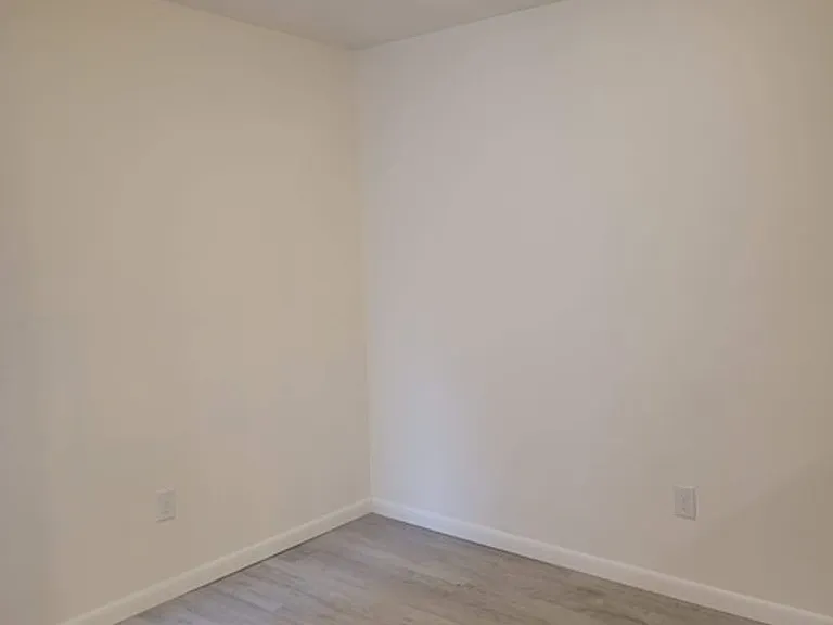 University Park Apartments near Cornell University — Photo 462