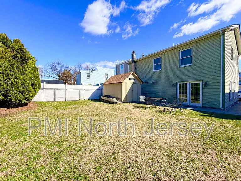 227 Washington Ave — Photo 31