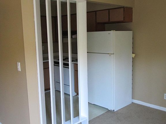 3rd image of 710 W Moss Ave #6