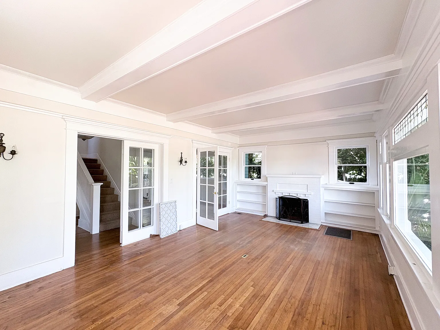 5 bed, 2.5 bath, 2241 sqft, $7,500 — Photo 4