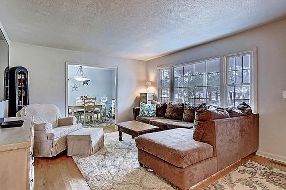 4th image of 210 Bonita Dr