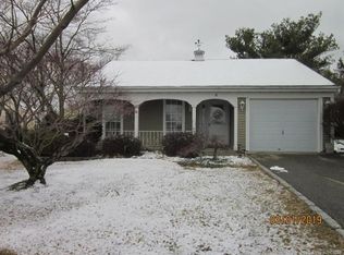 8 Blackthorn Pl, Manchester, NJ 08759