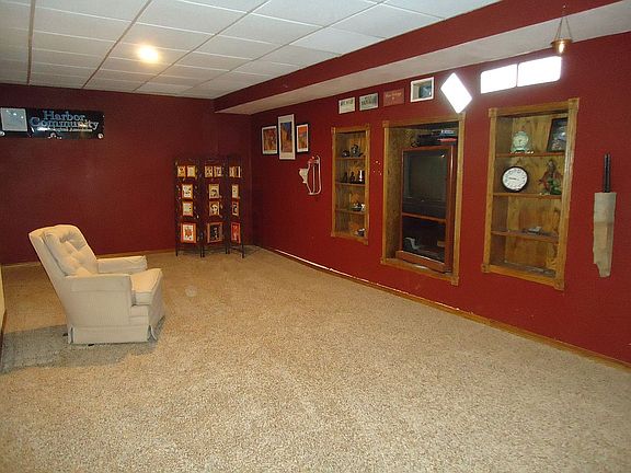 Carpeted rec room in basemen