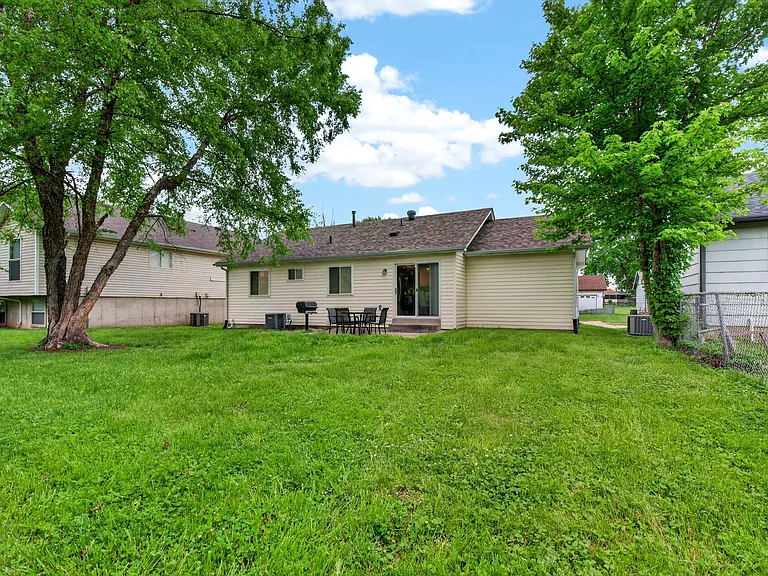 2126 Hungerford Dr — Photo 39