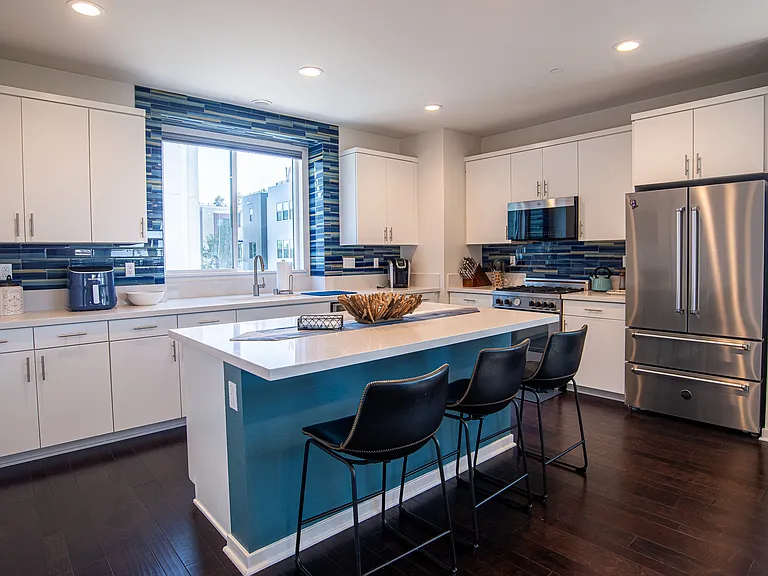 1562 Vista Del Mar Way #1 — Photo 2