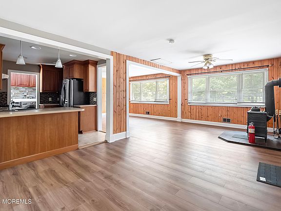 4th image of 21 Murdock Place