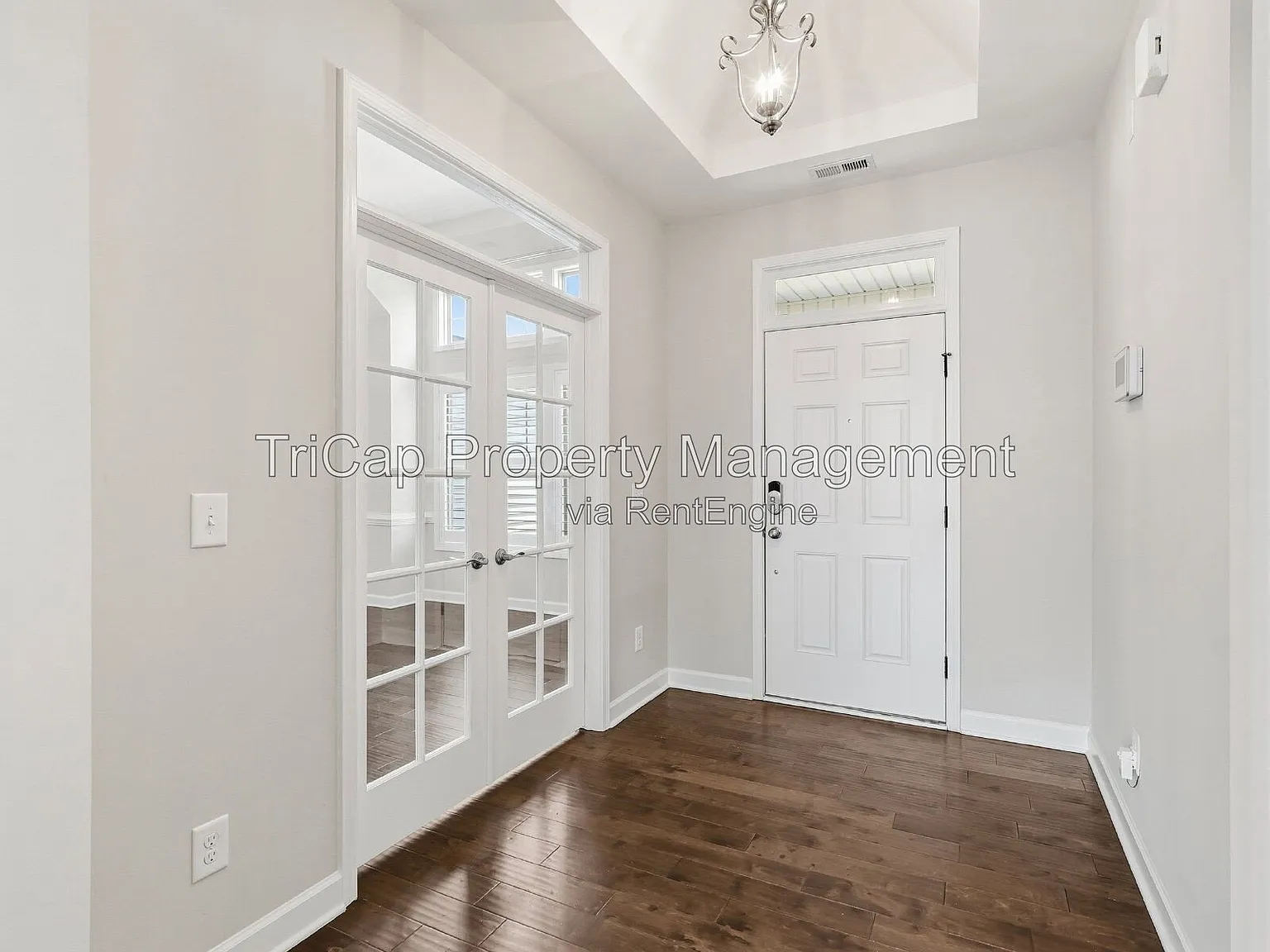 3 bed, 2.0 bath, 2099 sqft, $2,400 — Photo 2